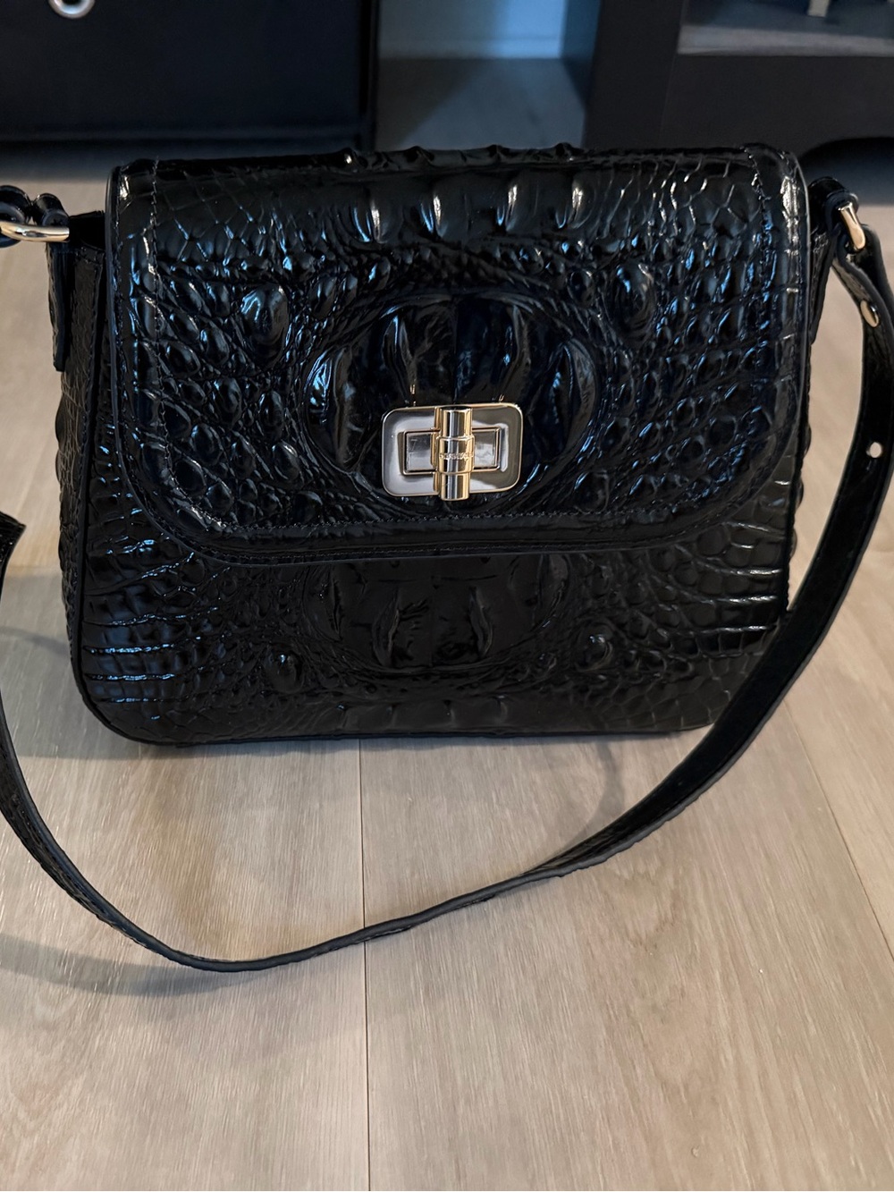 Brahmin Black Croc-Embossed Crossbody Bag with Turn-Lock Closure - Picture 2 of 4